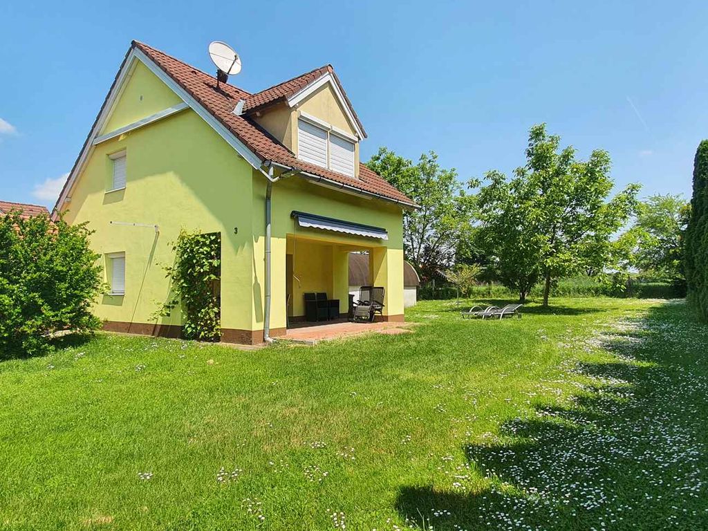 Ferienhaus in ungestörten Ruhe mit riesengroßen Garten