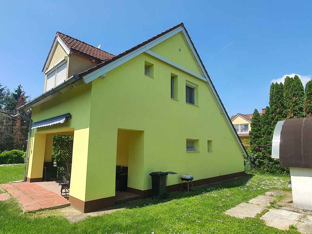 Ferienhaus in ungestörten Ruhe mit riesengroßen Garten