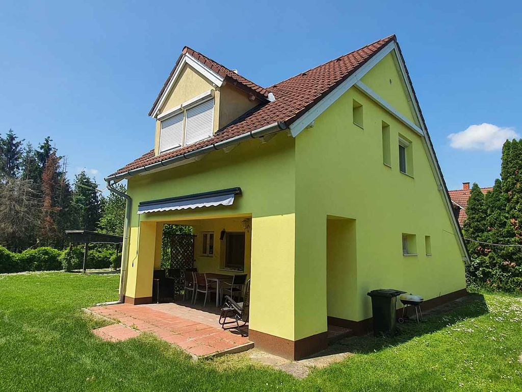 Ferienhaus in ungestörten Ruhe mit riesengroßen Garten
