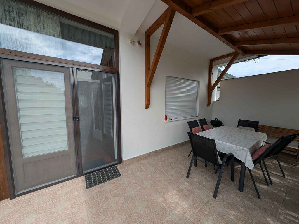 Ferienwohnung mit Außenpool , Terrasse und WLAN