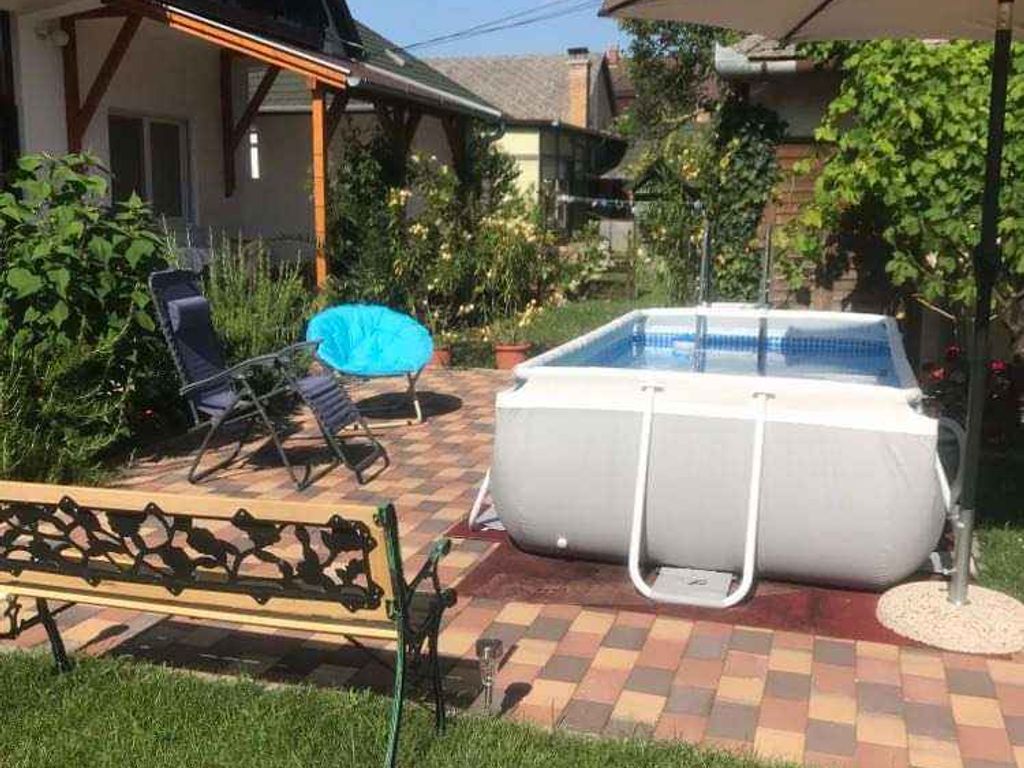 Ferienwohnung mit Außenpool , Terrasse und WLAN