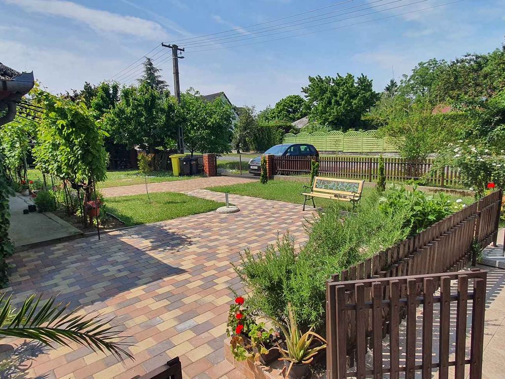 Ferienwohnung mit Außenpool , Terrasse und WLAN