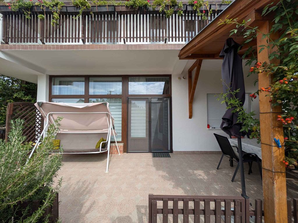 Ferienwohnung mit Außenpool , Terrasse und WLAN