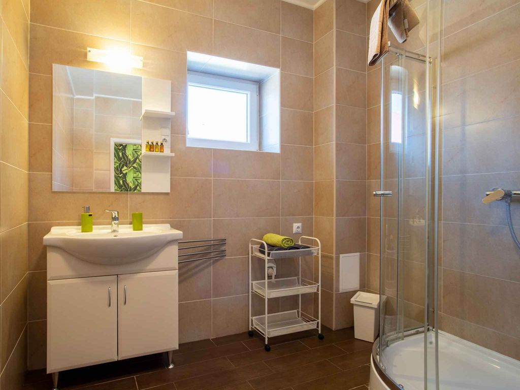 Ferienwohnung mit Klimaanlage, Internet und großem Balkon