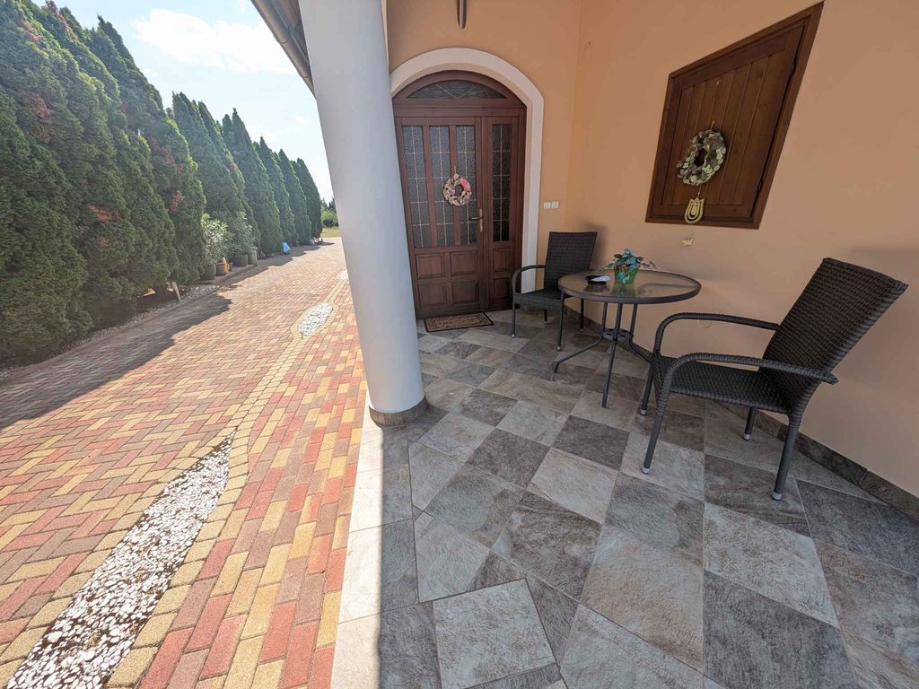 Ferienwohnung mit großer Terrasse, Klimaanlage und WiFi