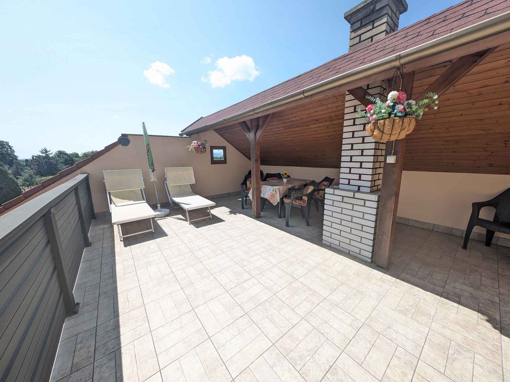 Ferienwohnung mit großer Terrasse, Klimaanlage und WiFi