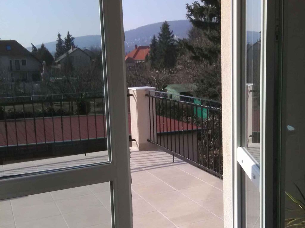 Studio mit grosser Terrasse und Bergblick
