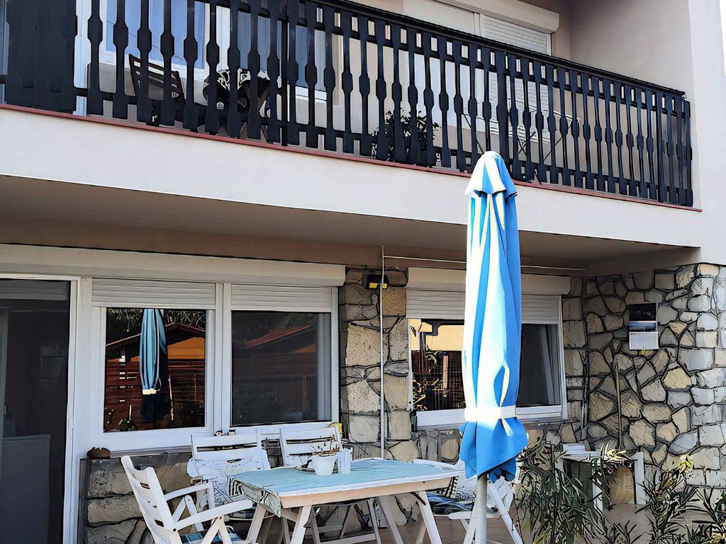 Studio mit grosser Terrasse und Bergblick
