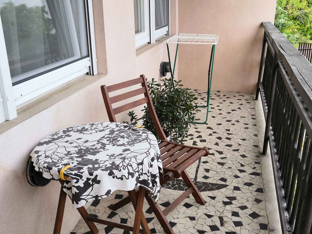 Studio mit grosser Terrasse und Bergblick