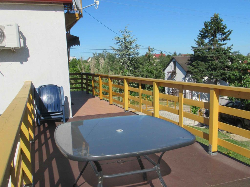 Ferienhaus mit Pool und Klimaanlage