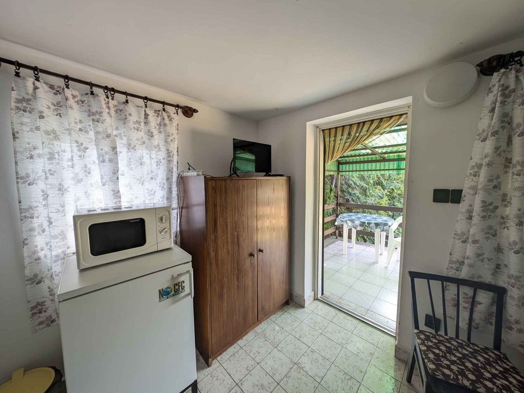 Studio mit Gartenmöbeln in der Nähe vom Balaton
