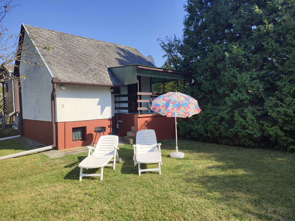 Studio mit Gartenmöbeln in der Nähe vom Balaton