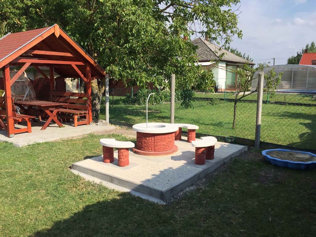 Ferienhaus mit Garten und WLAN