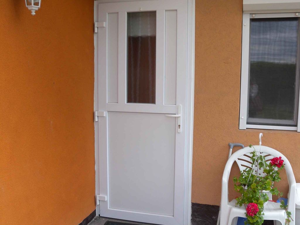 Ferienhaus mit Garten und WLAN