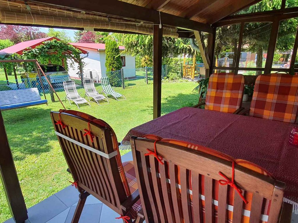 Ferienwohnung mit kostenlosem WLAN und mit Gartenpavillon