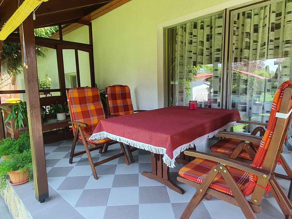 Ferienwohnung mit kostenlosem WLAN und mit Gartenpavillon