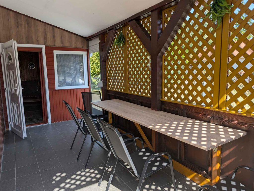 Ferienhaus mit großem Garten, WLAN und Klimaanlage