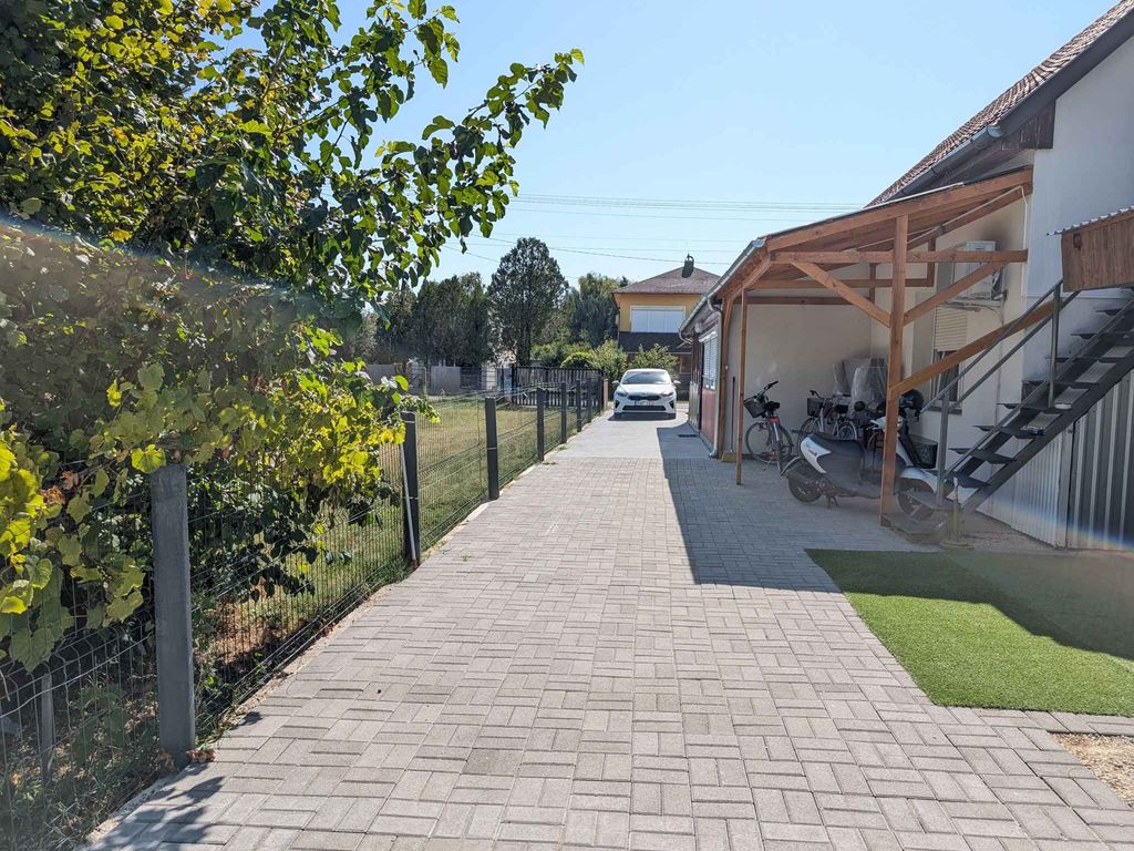 Ferienhaus mit großem Garten, WLAN und Klimaanlage