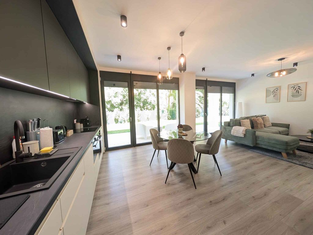 Ferienwohnung neugebaut mit WLAN, Klimaanlage, Terrasse und direkter Zugang zum Garten