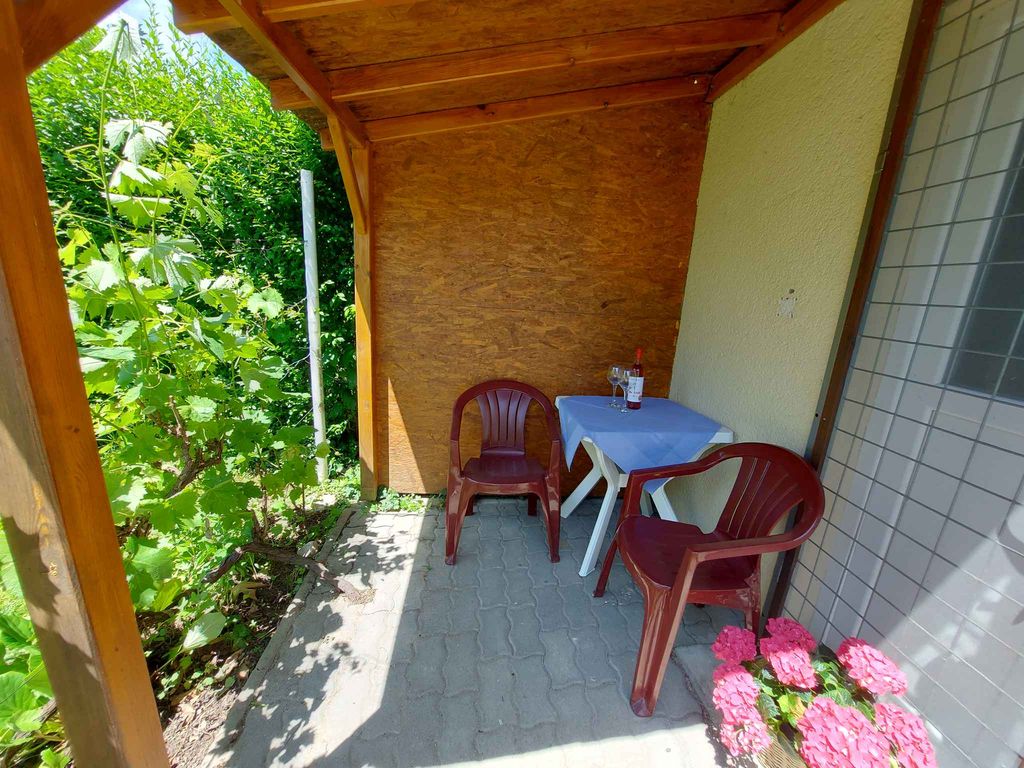 Studio mit schattigen Garten, Klimaanlage und Internet
