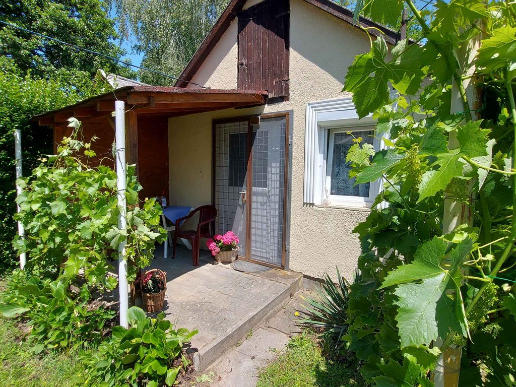 Studio mit schattigen Garten, Klimaanlage und Internet