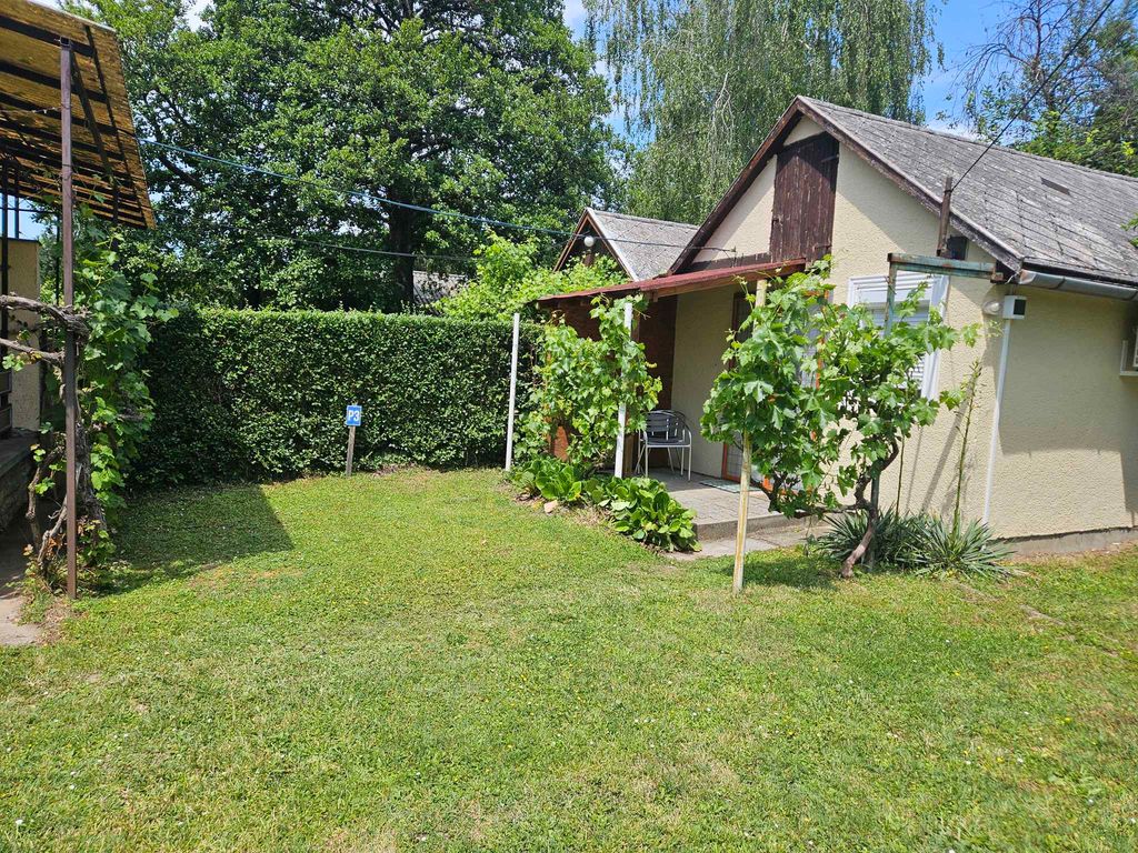 Studio mit schattigen Garten, Klimaanlage und Internet