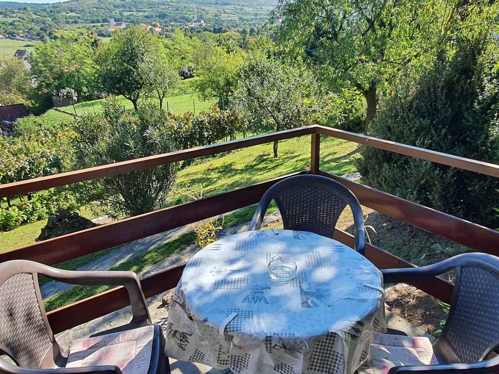 Ferienhaus mit schönem Panorama und großem Garten