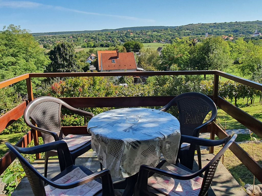 Ferienhaus mit schönem Panorama und großem Garten