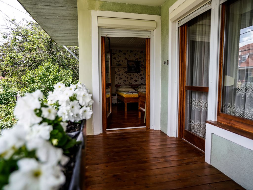 Ferienwohnung mit Pool und Spielplatz