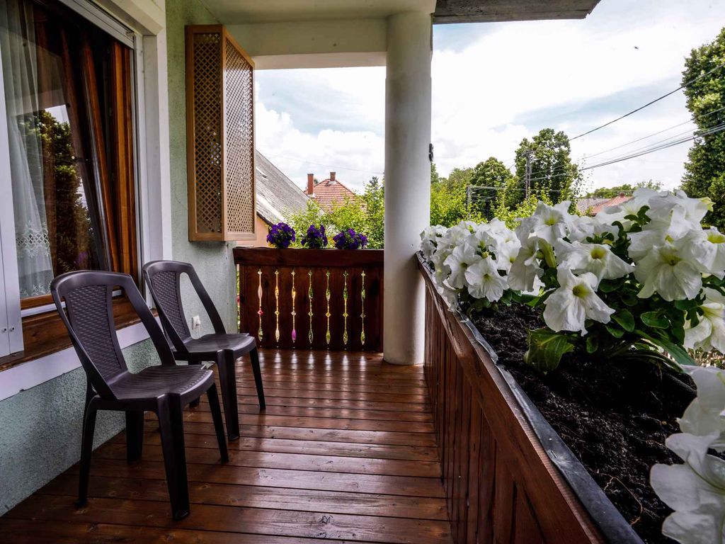 Ferienwohnung mit Pool und Spielplatz