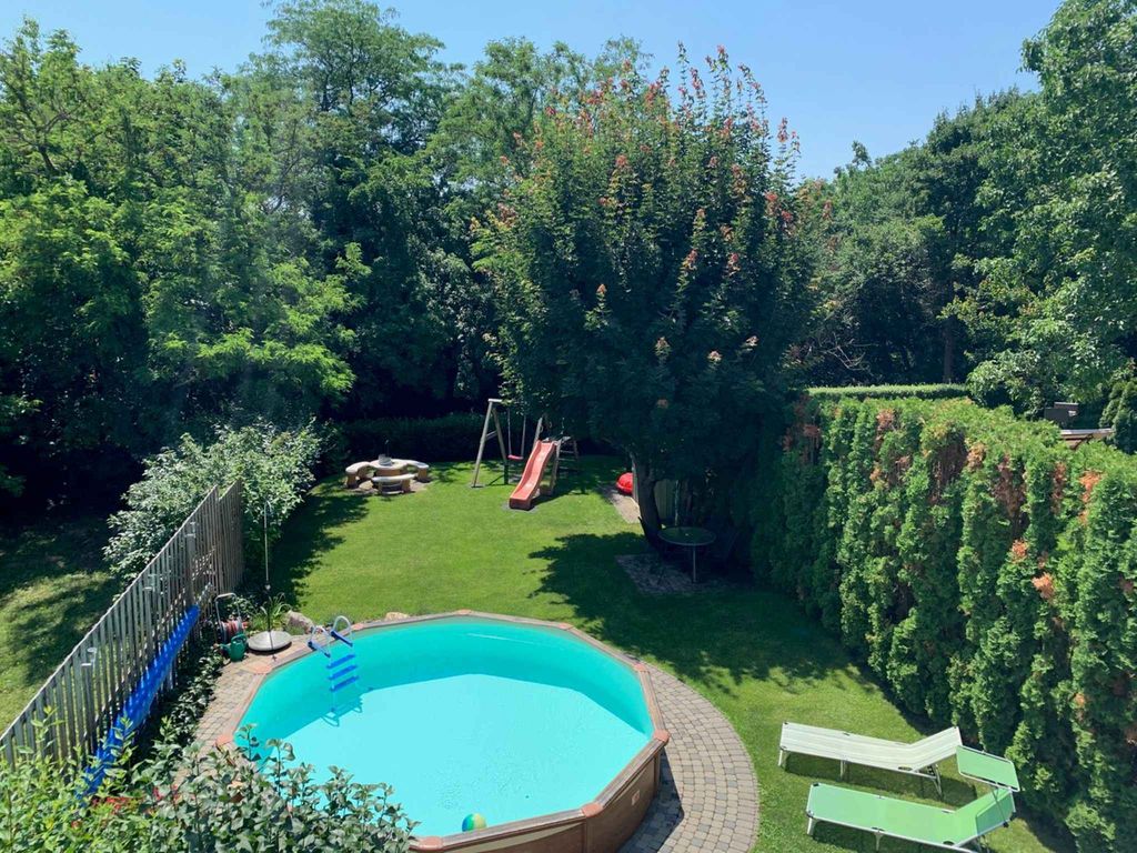 Ferienwohnung mit Balkon und Ausblick auf den See