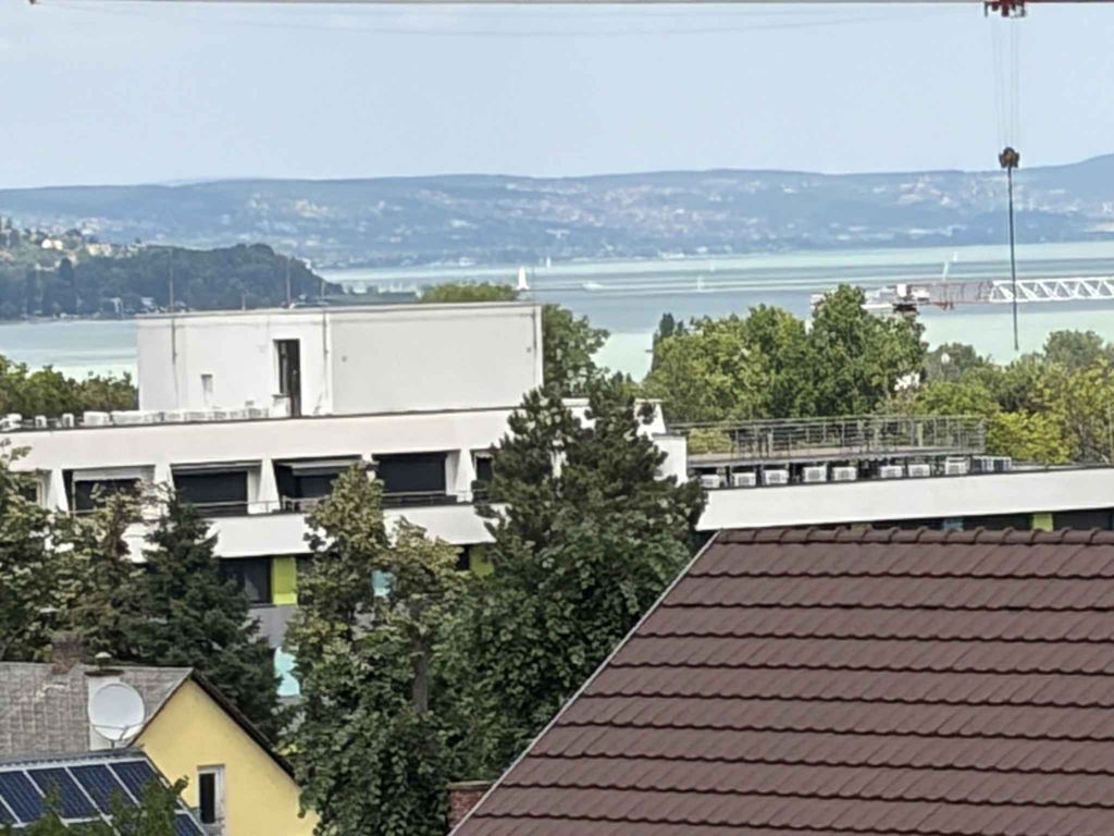 Ferienwohnung mit Balkon und Ausblick auf den See