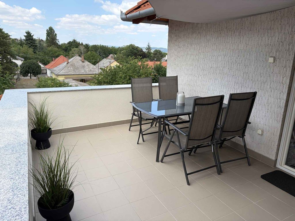 Ferienwohnung mit Balkon und Ausblick auf den See