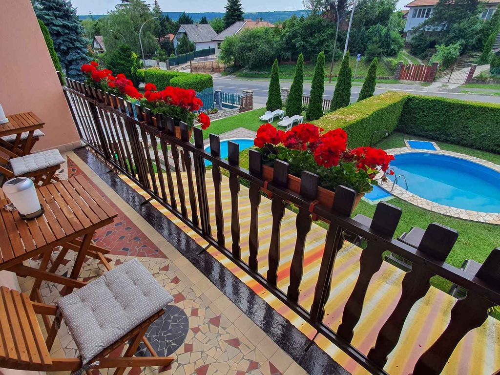 Ferienwohnung mit Pool und Internet