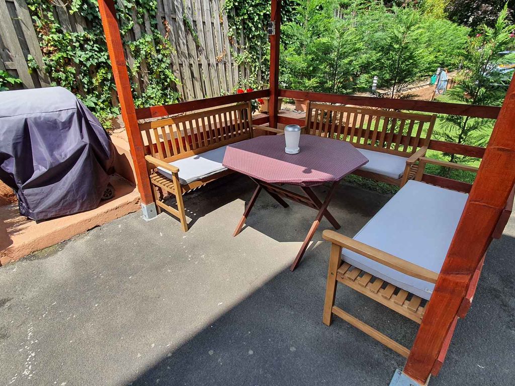 Ferienwohnung mit Pool und Internet