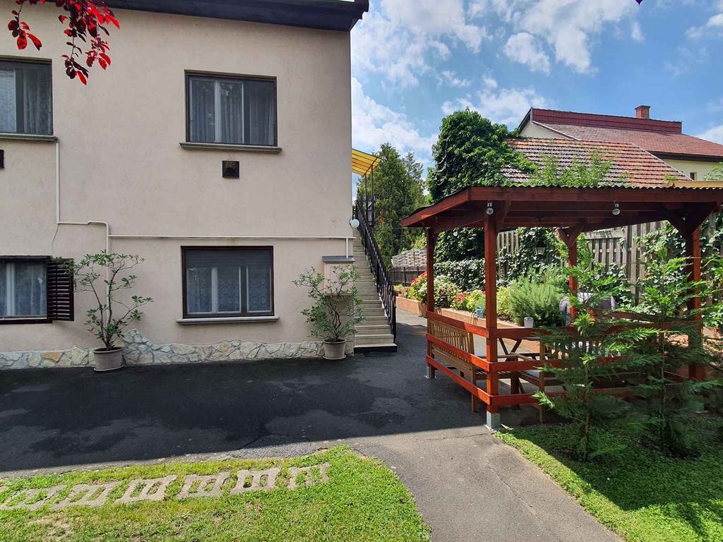 Ferienwohnung mit Pool und Internet