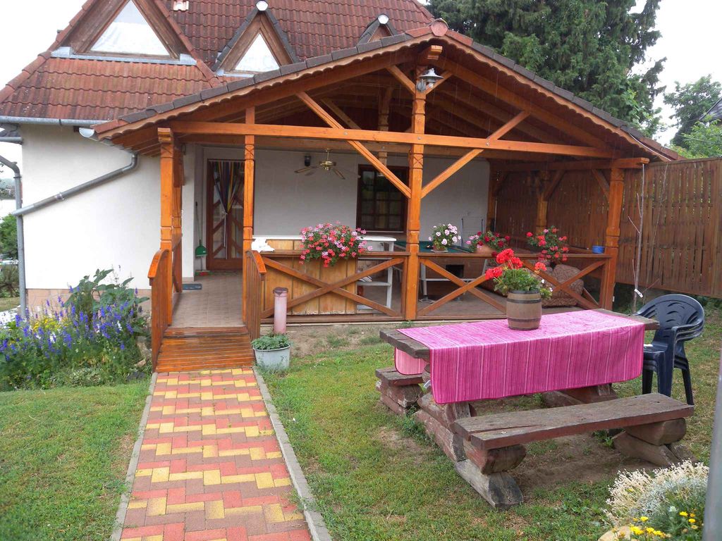 Ferienwohnung mit Kinderspielplatz und Pool