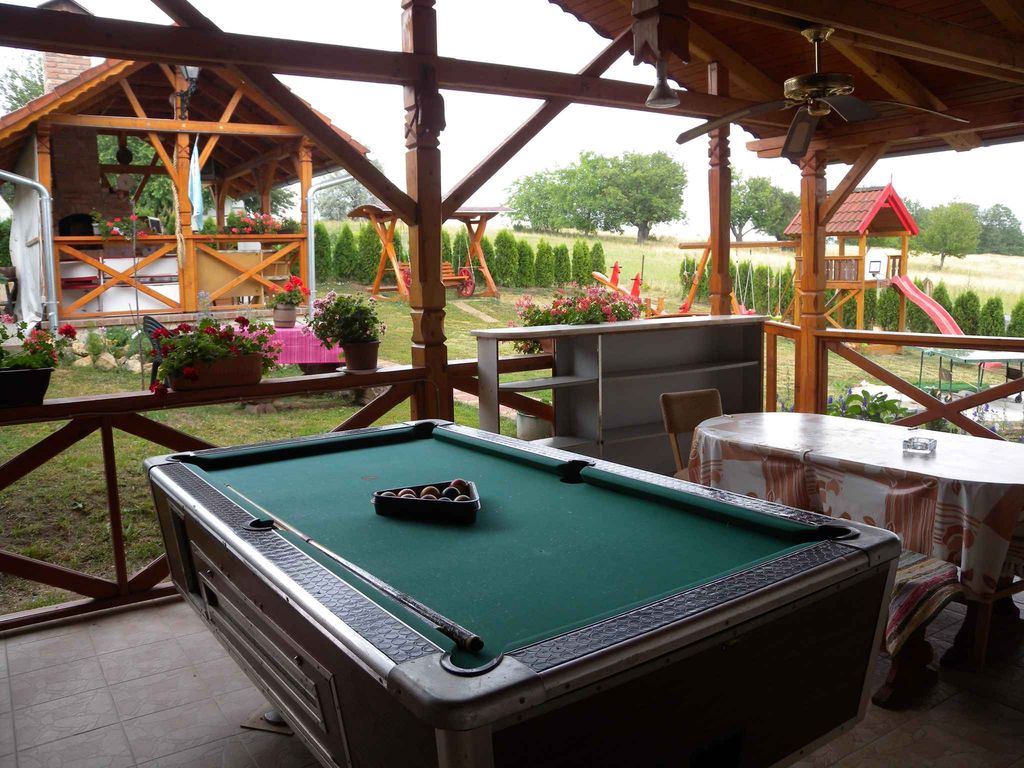 Ferienwohnung mit Kinderspielplatz und Pool