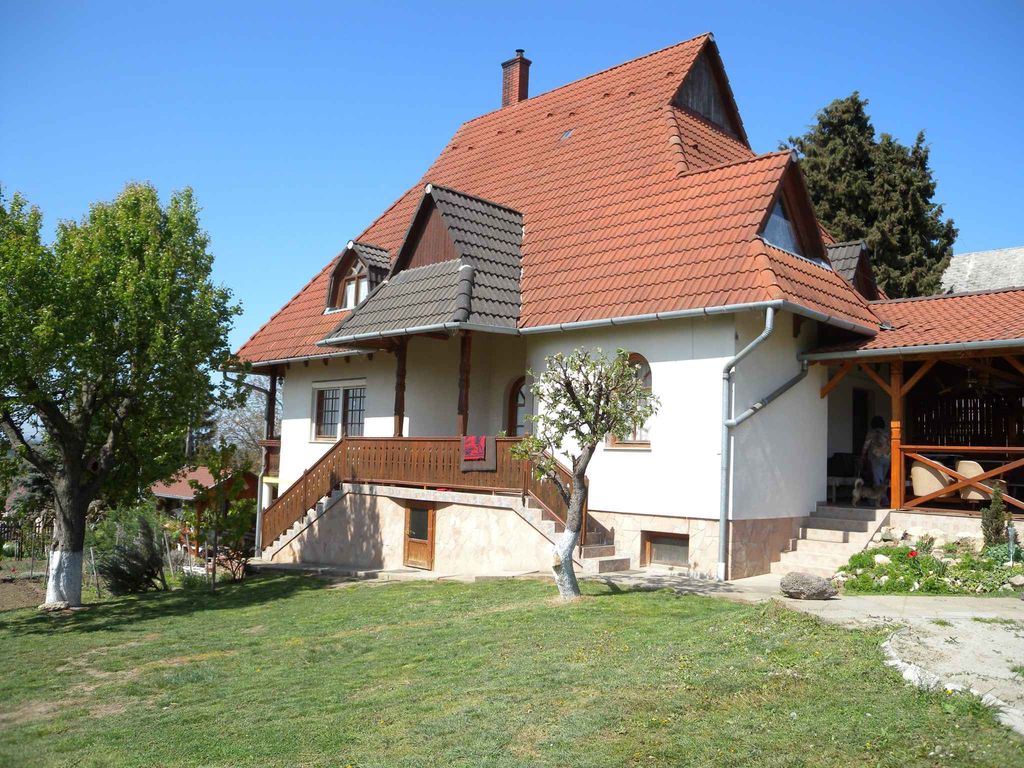 Ferienwohnung mit Kinderspielplatz und Pool