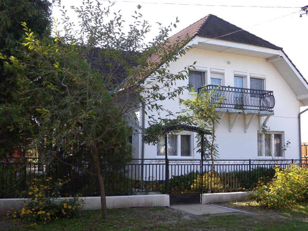Ferienwohnung mit Pool und Tischtennis