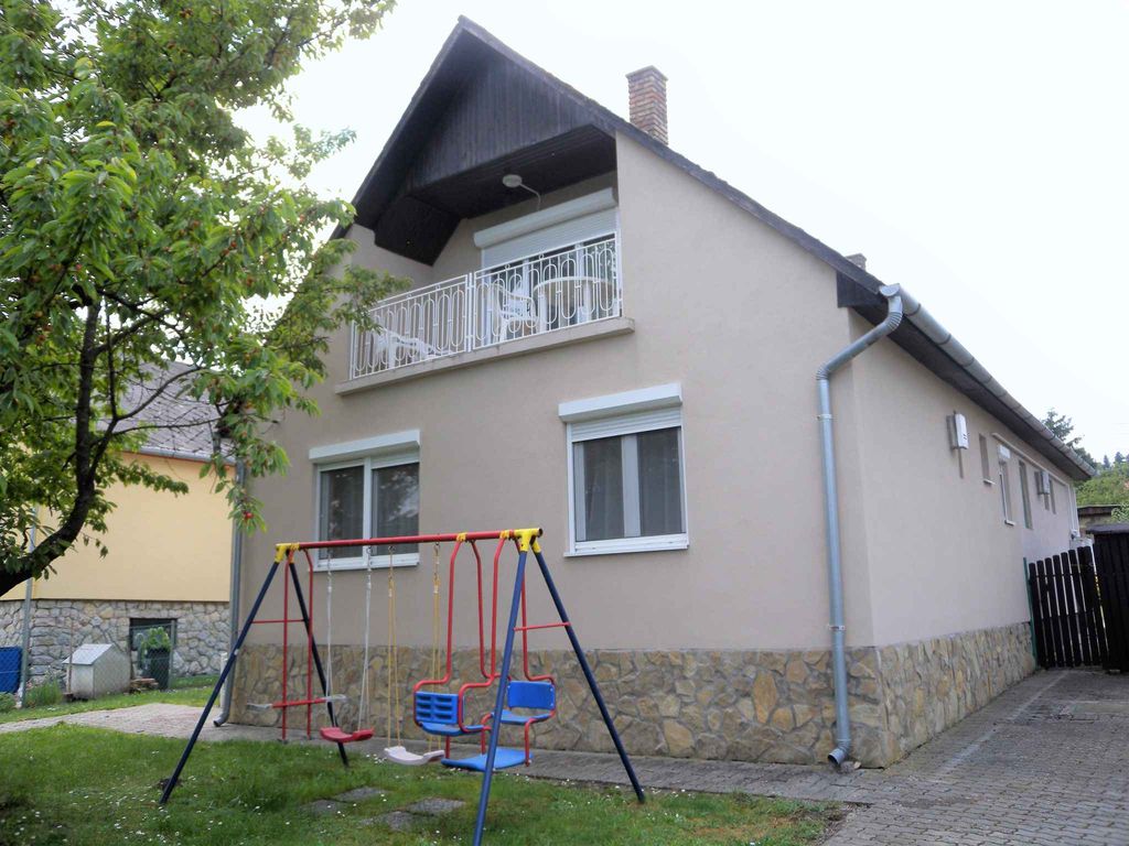 Ferienhaus mit WLAN, Terrasse und Klimaanlage