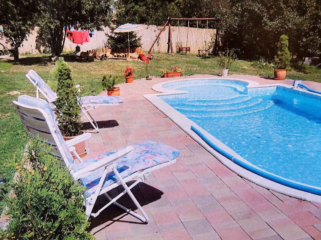 Ferienhaus mit Pool und Planschbecken