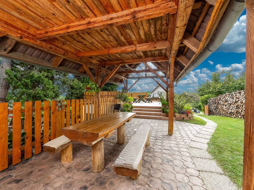 Ferienhaus mit Pool, WLAN, Geschirrspüler