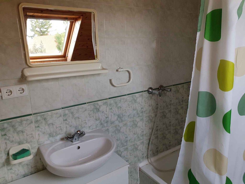 Ferienwohnung mit Klimaanlage, Balkon und Garten