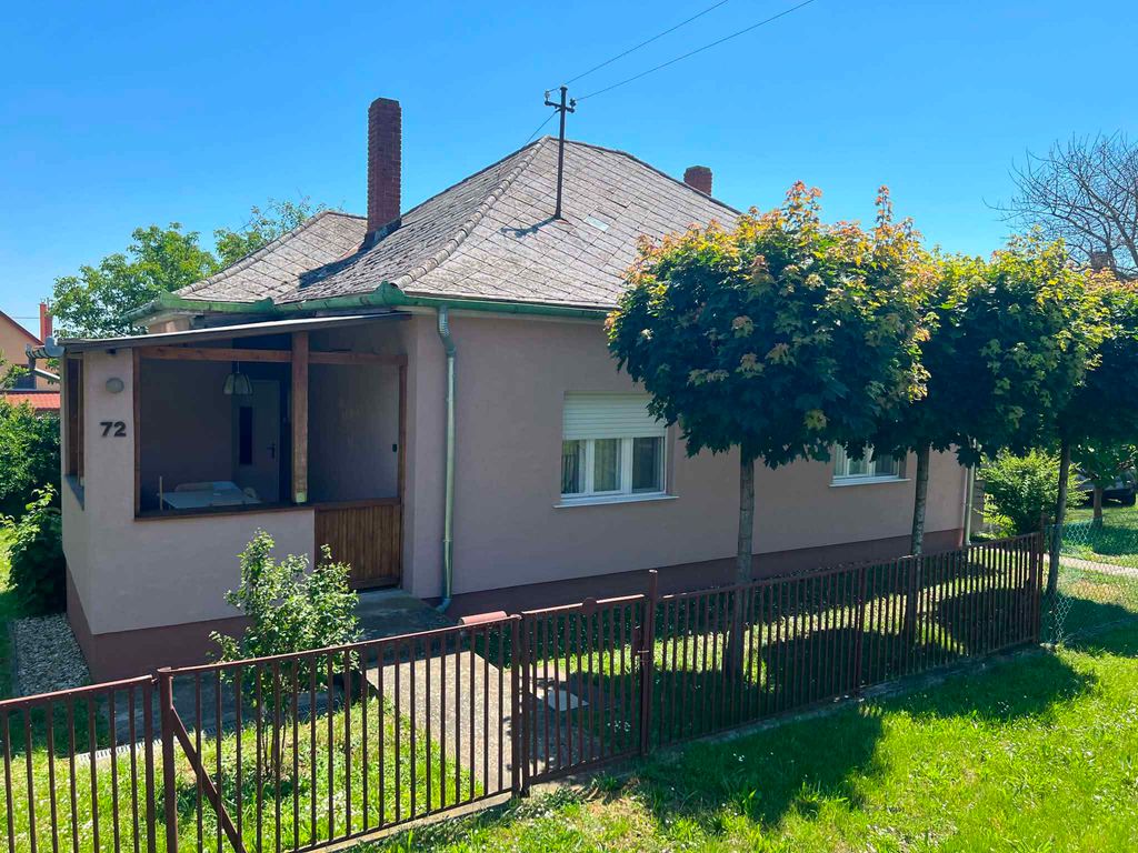 Ferienhaus mit Terrasse und großem Garten