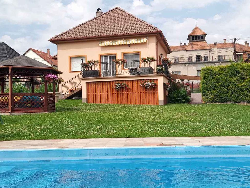 Ferienhaus mit Pool, Whirlpool und Klimaanlage