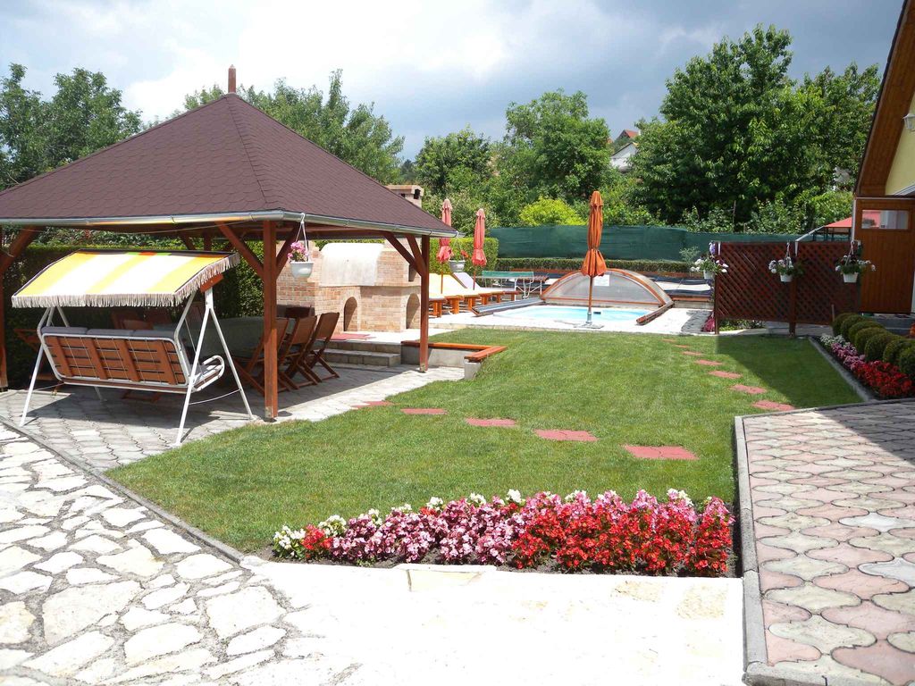 Ferienhaus mit Terrasse, Pool und Klimaanlage