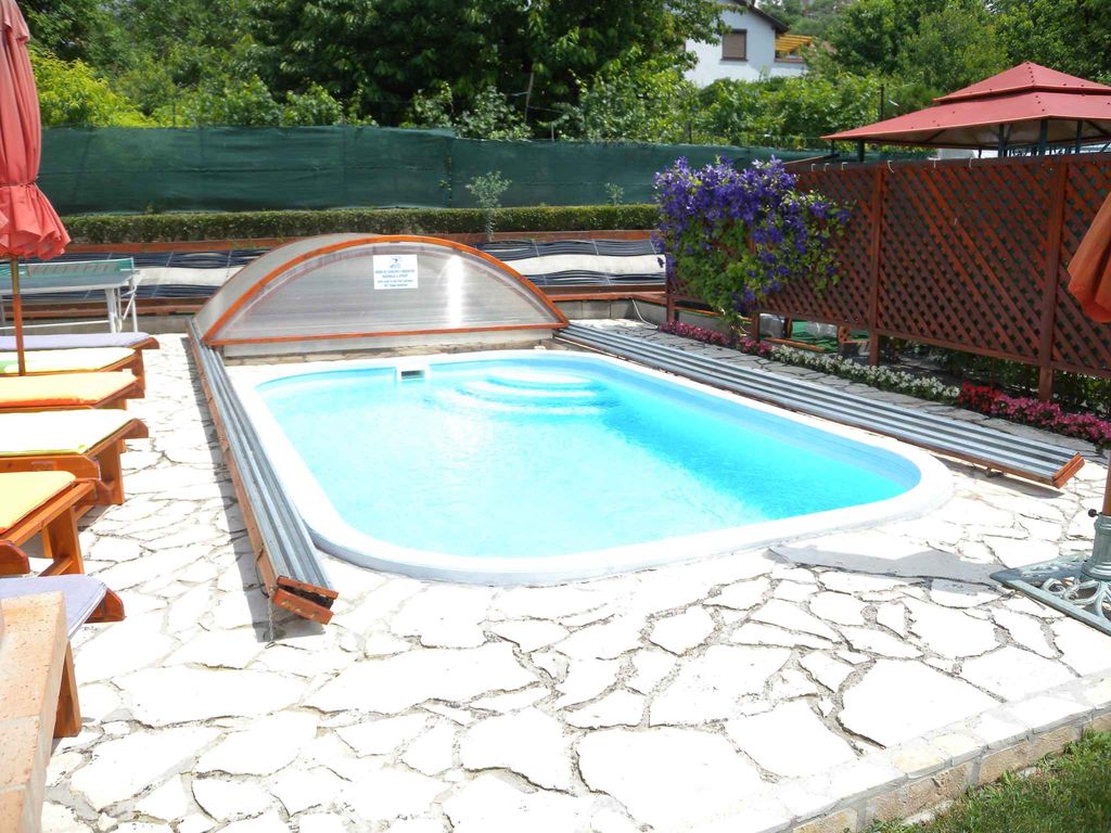 Ferienhaus mit Terrasse, Pool und Klimaanlage