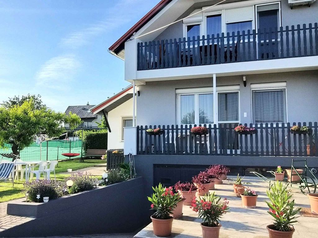 Ferienwohnung mit großem Garten