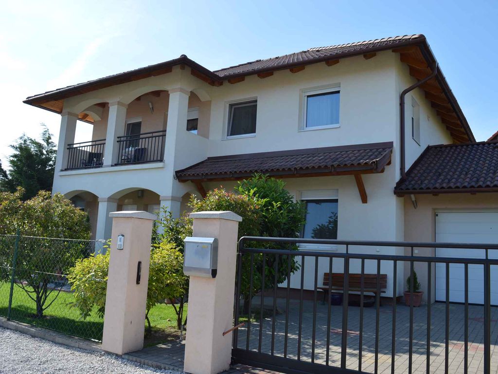 Ferienhaus nur 400 m vom Balaton